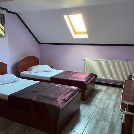 Pensiunea Passion Boekarest Buitenkant foto
