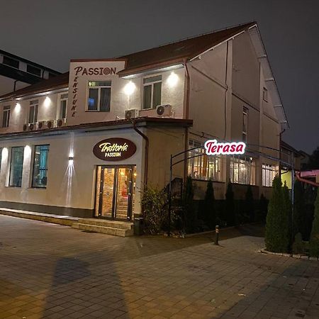 Pensiunea Passion Boekarest Buitenkant foto
